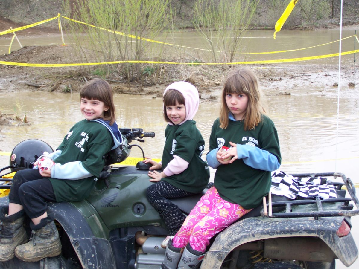 3 OLIVAREZ GIRLS ON ATV